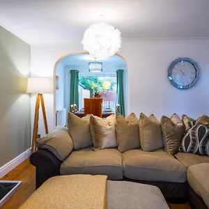 Beautiful House In South Cambridge, 14-min Drive To The Centre, Free Parking, No Sofabeds, Sleeps 6 Holiday home Cambridge (Cambridgeshire)